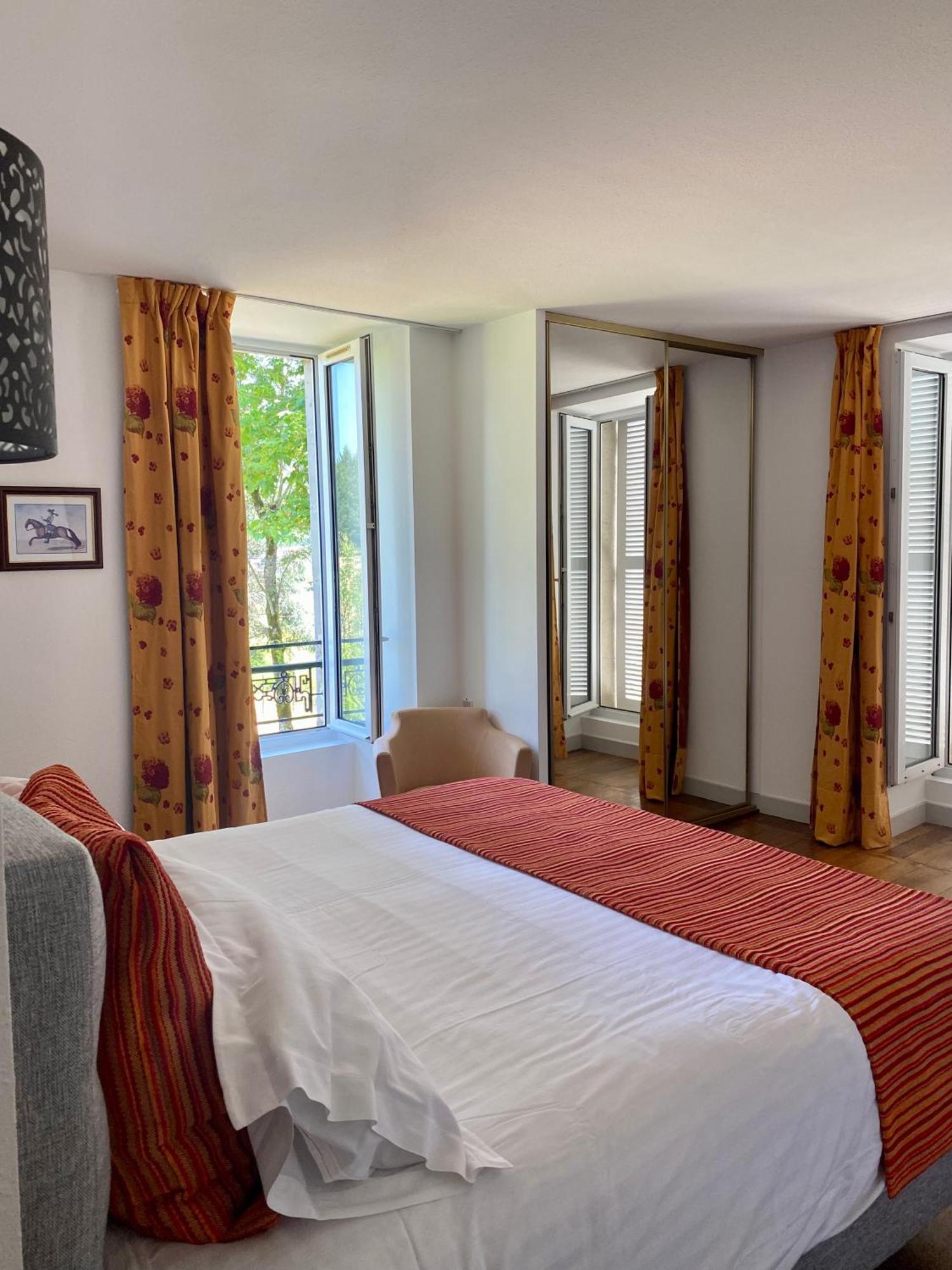 Hotel La Chatelleraie Saint-Étienne-de-Maurs Camera foto